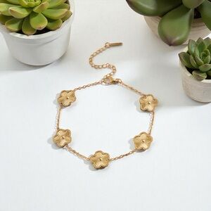 ✅NEW✅ 18K Gold Plated Stainless Steel Floral Bracelet (Gold)